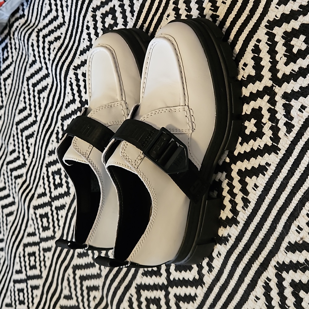 Ugg Ashton shoe